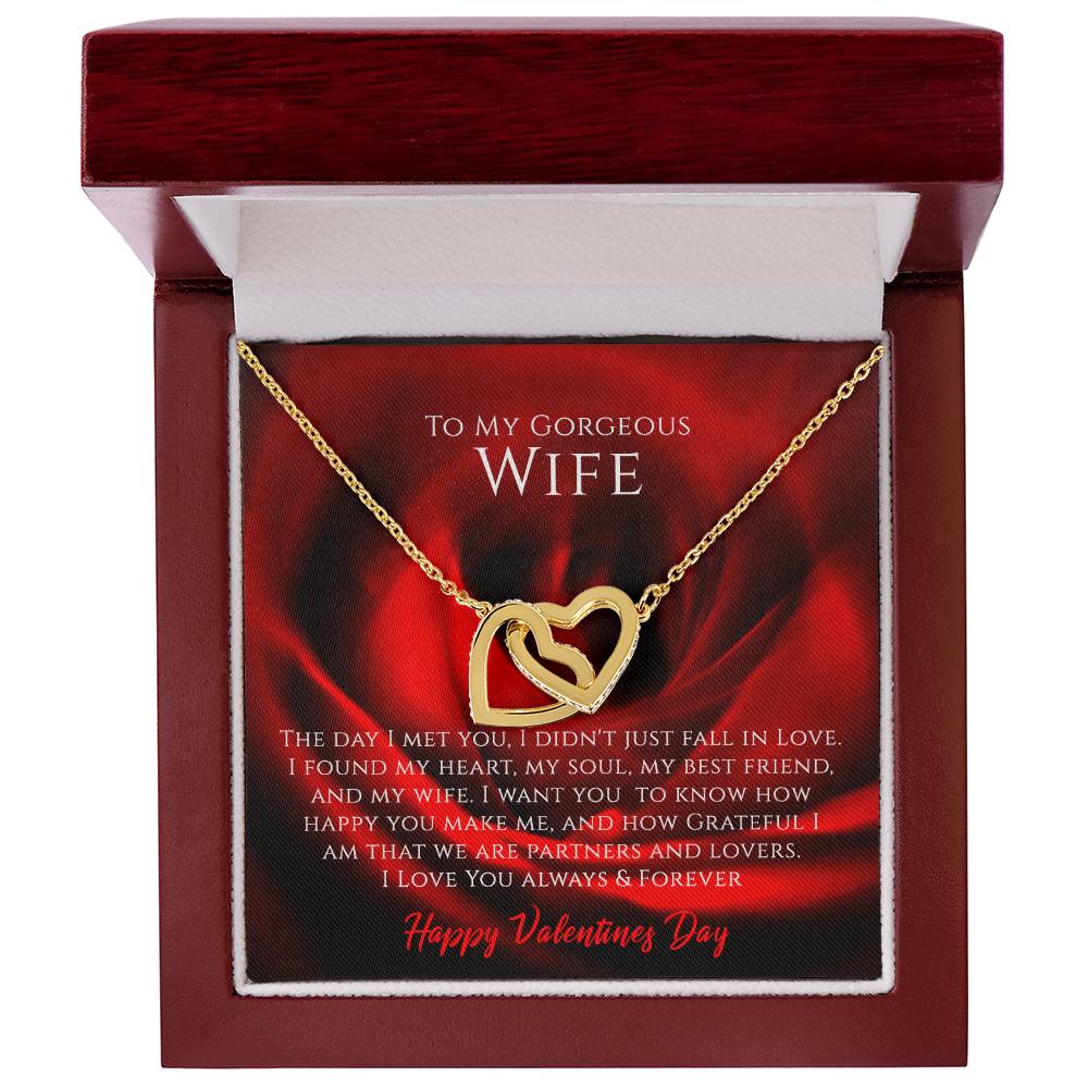 To My Wife - I Am In Love With You Forever Interlocking Hearts Necklace