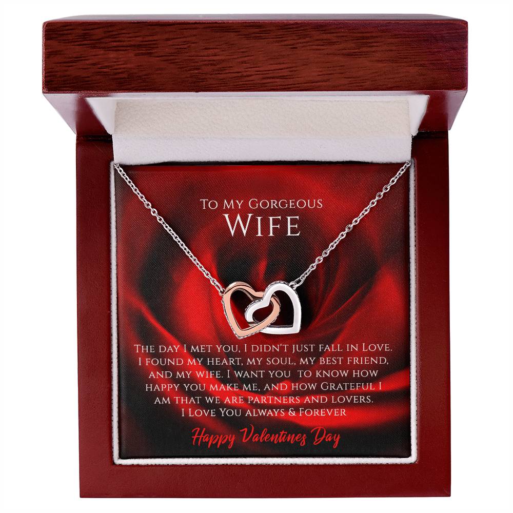 To My Wife - I Am In Love With You Forever Interlocking Hearts Necklace