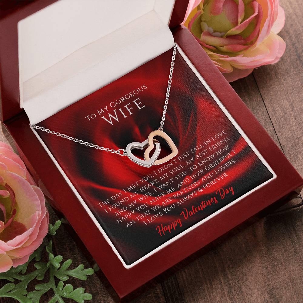 To My Wife - I Am In Love With You Forever Interlocking Hearts Necklace