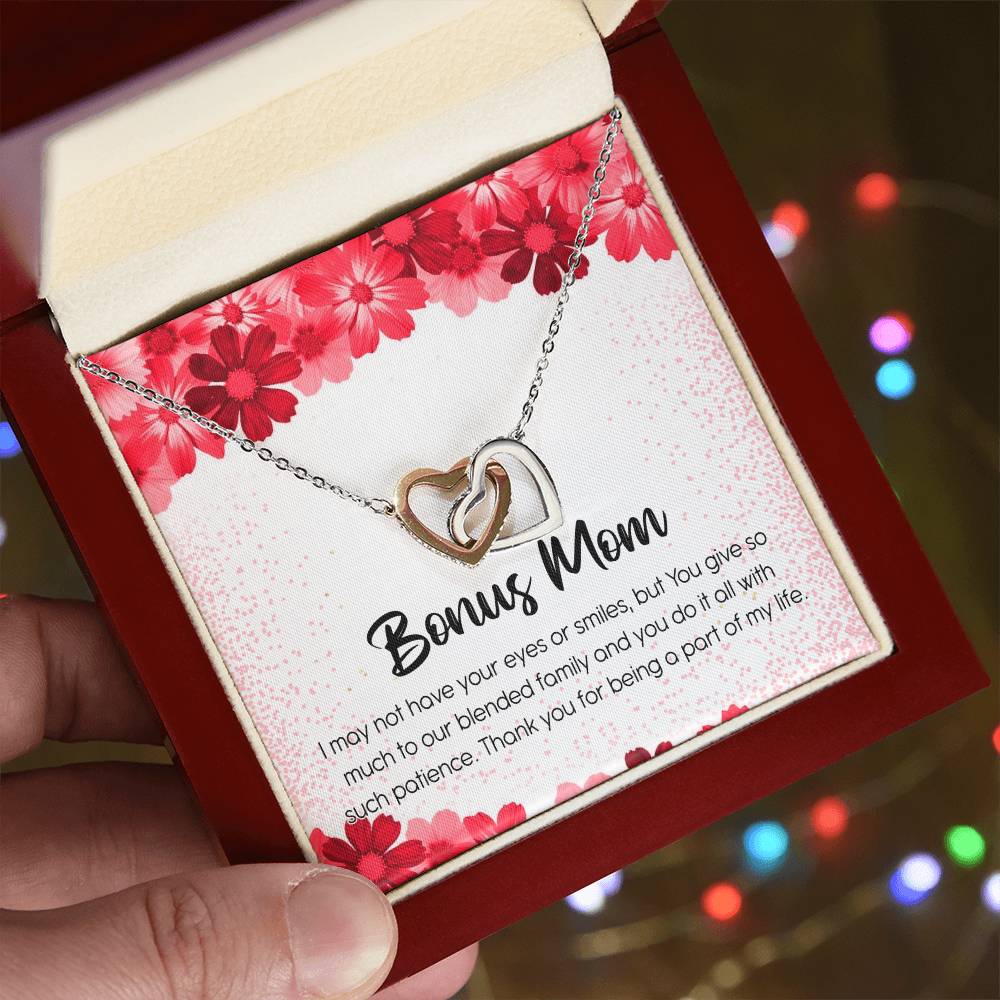 Bonus Mom Interlocking Hearts Necklace Message Card