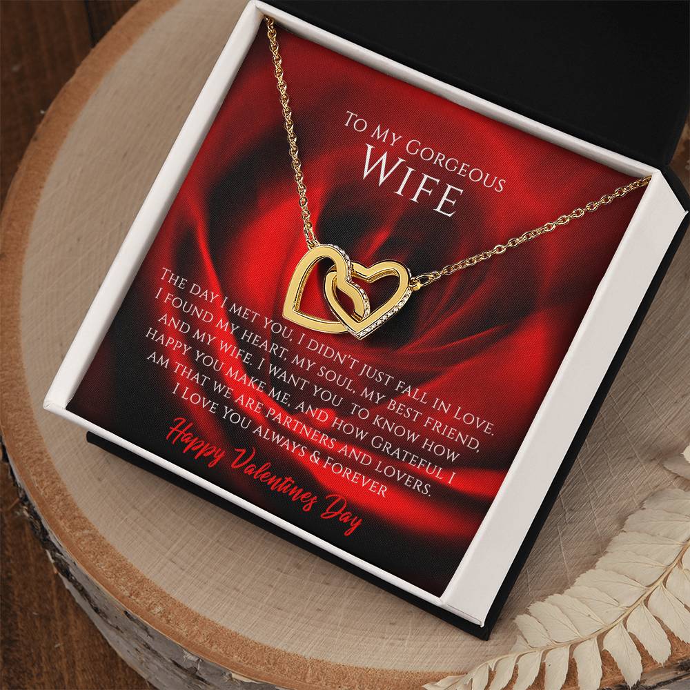 To My Wife - I Am In Love With You Forever Interlocking Hearts Necklace