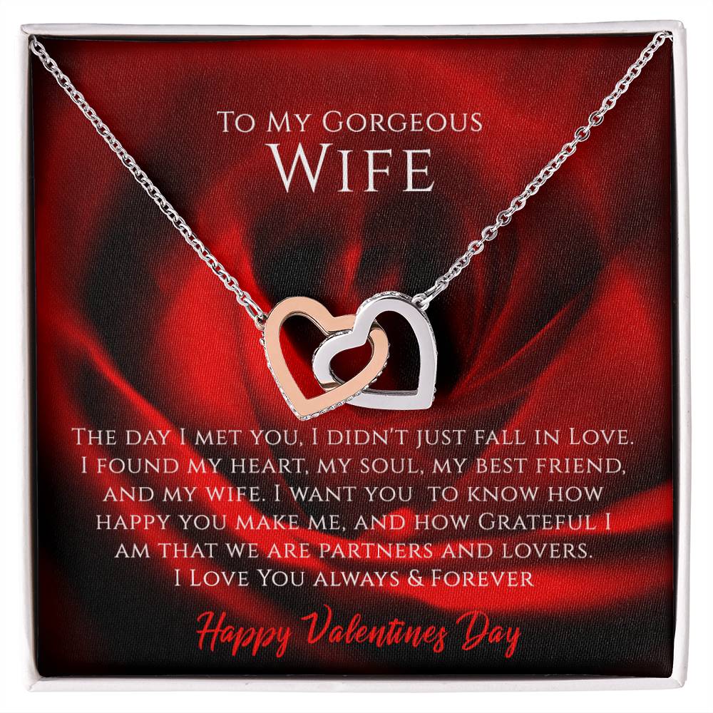 To My Wife - I Am In Love With You Forever Interlocking Hearts Necklace