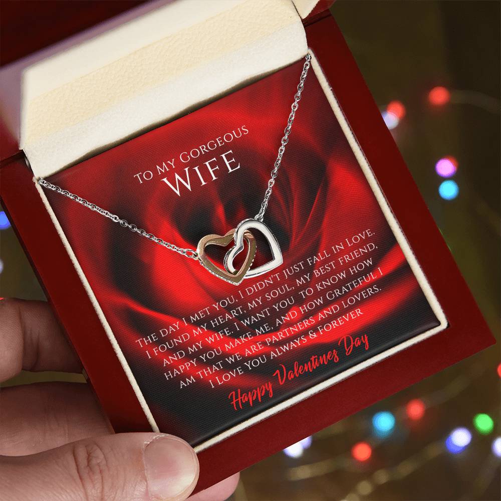 To My Wife - I Am In Love With You Forever Interlocking Hearts Necklace